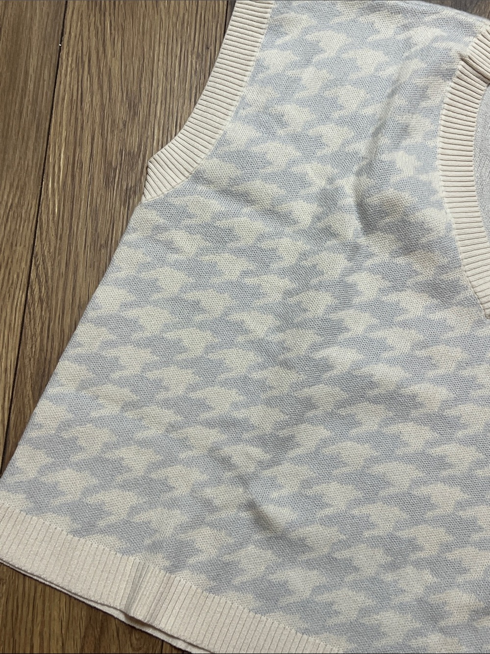 #EE LOFT Cream and Light Blue Houndstooth V-Neck Sweater Vest - Picture 2 of 3